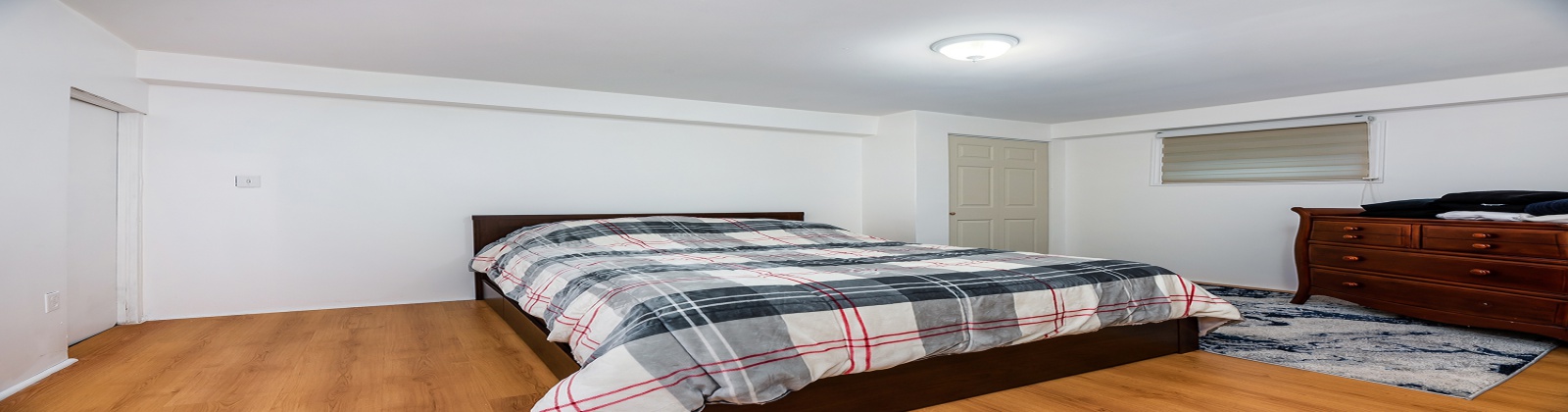 7 Bedrooms Bedrooms, 12 Rooms Rooms,3 BathroomsBathrooms,Duplex,For Sale,1098