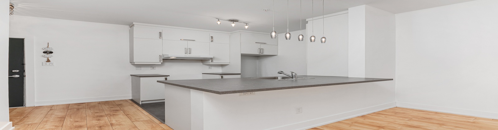 1 Bedroom Bedrooms, 6 Rooms Rooms,1 BathroomBathrooms,Apartment,For Sale,1113