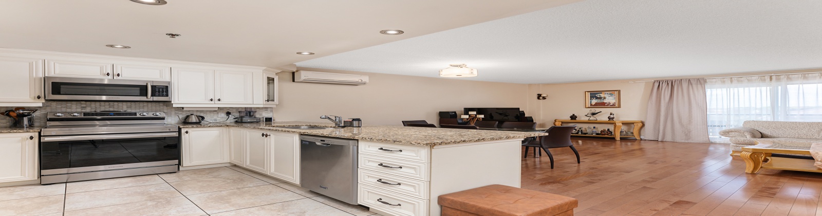 2 Bedrooms Bedrooms, 8 Rooms Rooms,2 BathroomsBathrooms,Apartment,For Sale,1118